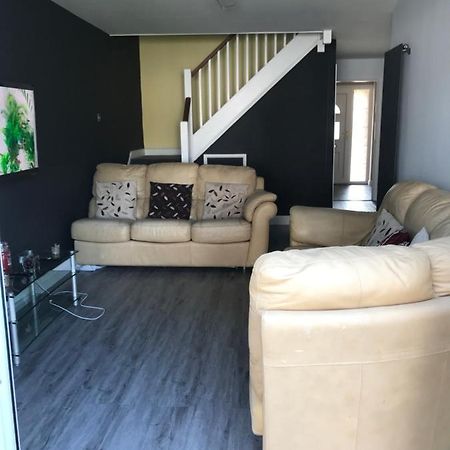 Double Room Next To Burnham Elizabeth Line Station Слау Екстер'єр фото