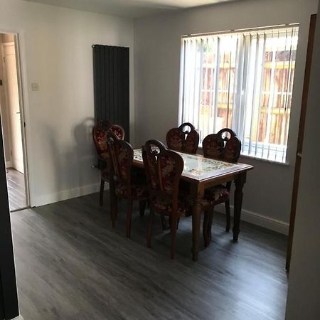 Double Room Next To Burnham Elizabeth Line Station Слау Екстер'єр фото