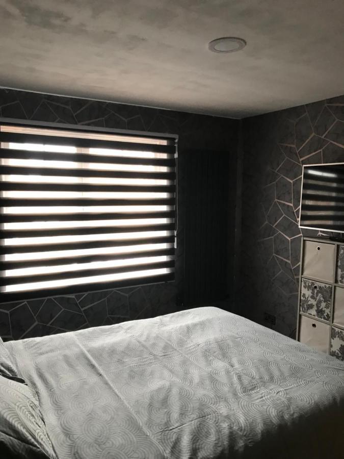 Double Room Next To Burnham Elizabeth Line Station Слау Екстер'єр фото