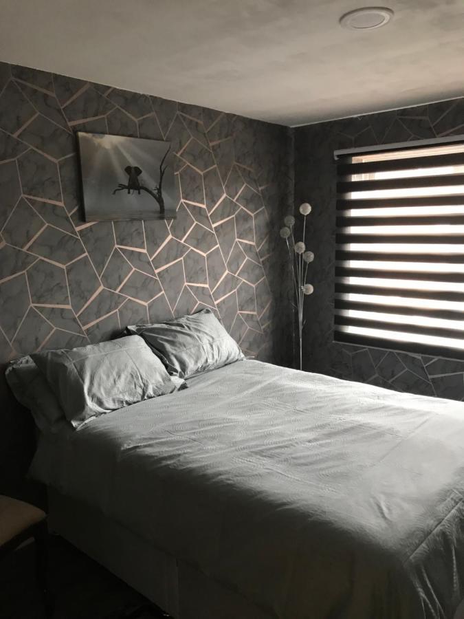 Double Room Next To Burnham Elizabeth Line Station Слау Екстер'єр фото