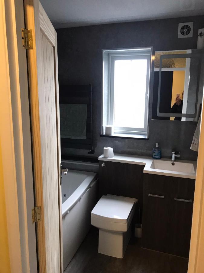 Double Room Next To Burnham Elizabeth Line Station Слау Екстер'єр фото