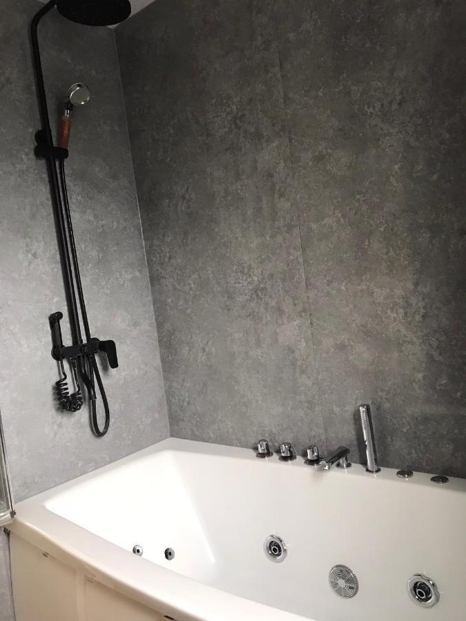Double Room Next To Burnham Elizabeth Line Station Слау Екстер'єр фото
