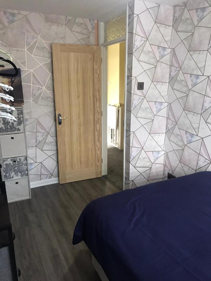 Double Room Next To Burnham Elizabeth Line Station Слау Екстер'єр фото