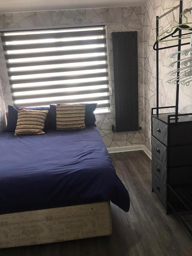 Double Room Next To Burnham Elizabeth Line Station Слау Екстер'єр фото