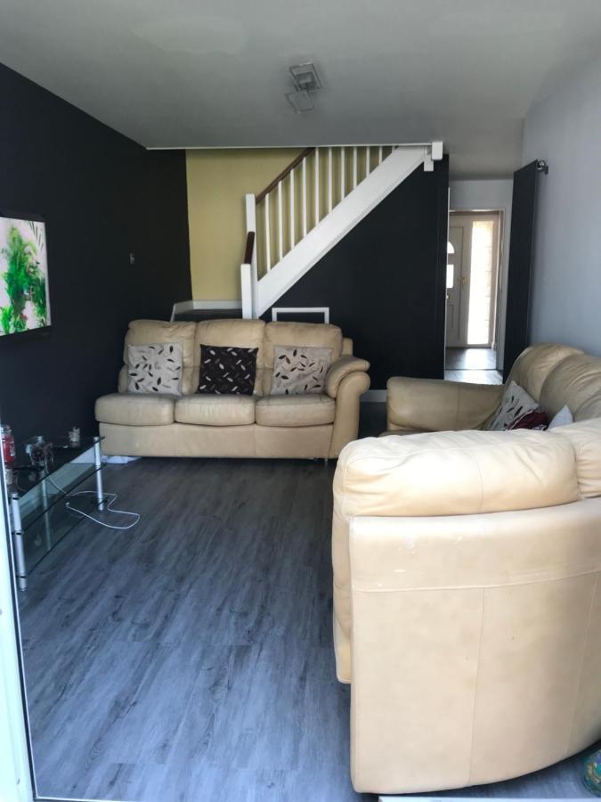 Double Room Next To Burnham Elizabeth Line Station Слау Екстер'єр фото