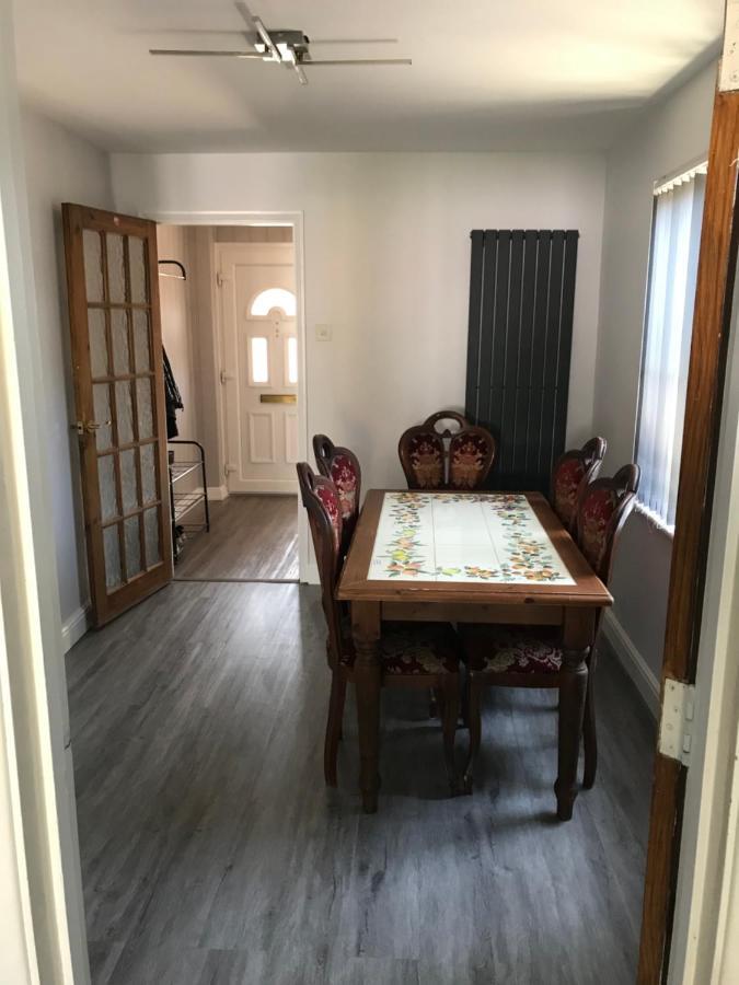 Double Room Next To Burnham Elizabeth Line Station Слау Екстер'єр фото